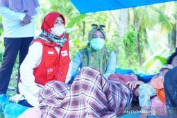 PMI bantu merawat korban gempa Sulbar yang alami luka