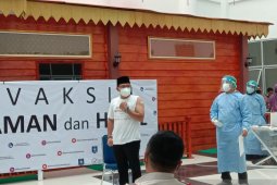 Amri Cahyadi Terima Suntikan Vaksin COVID-19 Tahap Pertama