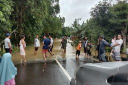 Air sungai Paringin meluap genangi jalan dan rumah warga