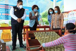 Bupati Dairi : Ibu-ibu Partonun akan dibina untuk berwirausaha