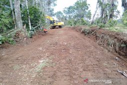SMGP bantu pelebaran jalan di Desa Hutanamale