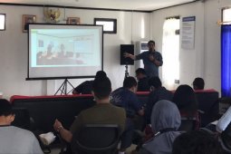 Petugas Bea Cukai di batas RI-Malaysia di bekali ilmu menulis