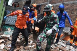 Evakuasi korban gempa Mamuju