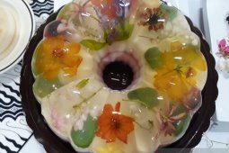 Lezatnya puding edible flower ala Yetty