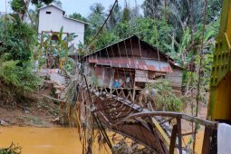 Warga Aluan Mati dan Aluan  Sumur HST harapkan perbaikan "titian baayun"
