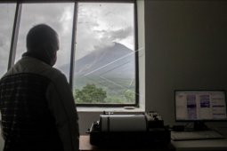 Aktivitas Gunung Semeru meningkat
