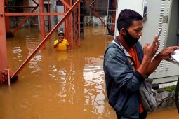 Meski banjir, Telkomsel pastikan layanan telekomunikasi tetap berjalan