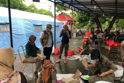 Distributor kebutuhan pokok bersatu bantu korban banjir