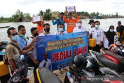BNNP Kalsel salurkan bantuan warga terdampak banjir di Lok Baintan
