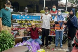Produsen semen menyalurkan bantuan kepada korban banjir Kalsel