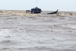 Dihantam ombak besar kapal muatan sawit tenggelam di perairan Tanjung Jabung Timur