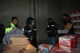Polisi Garut gagalkan peredaran minuman keras saat patroli PPKM