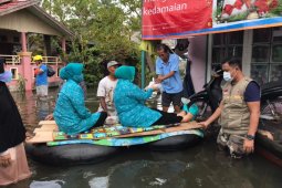 Gunakan lanting ban, Raudatul Jannah temui korban banjir Sungai Andai