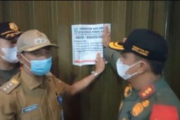 Satpol PP Kota Jambi segel tempat usaha pelanggar protokol kesehatan