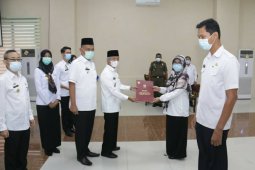 30 PNS Pringsewu terima Satya Lencana