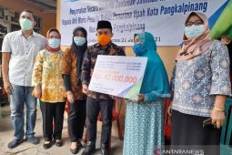 Walikota Pangkalpinang serahkan bantuan dari BPJSTK ke keluarga korban Sriwijaya Air