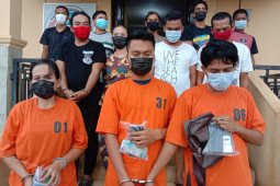 Polisi ringkus 12 orang saat gerebek  kampung narkoba di Labuhanbatu