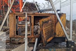 Antara alam dan vandalisme bangun telekomunikasi belantara Papua