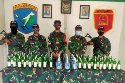 Satgas Pamtas amankan sebanyak 144 botol minuman keras ilegal