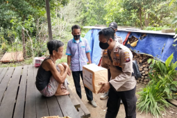 Peduli sosial, Polsek Nanga Mahap bagikan sembako