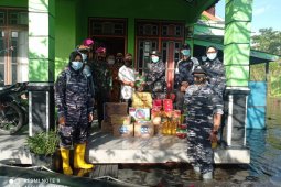 Kowal Lanal Banjarmasin terjun distribusikan bantuan untuk korban banjir