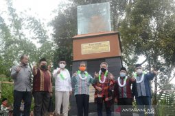Bupati Tapsel resmikan Tugu Kalpataru Hatabosi