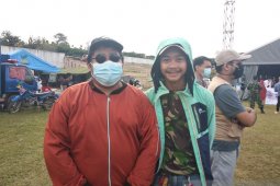 Penyintas gempa Balaroa Palu berbagi ceria dengan korban gempa Mamuju