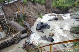 Jembatan putus di Cidaun Cianjur dibangun kembali