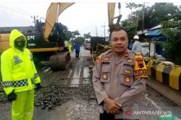 Mobil bisa melintas Jembatan Sungai Salim di Kabupaten Banjar