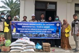 Himaksi UTU Meulaboh serahkan bantuan ke Ponpes Serambi Mekkah