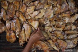 Harga Ikan Asap Naik