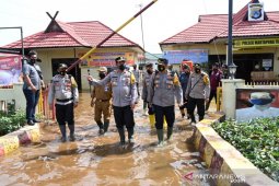 Kapolda Kalsel cek mapolsek  masih tergenang banjir