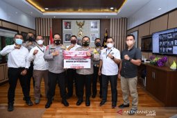 Alumni Akpol 2003 se-Nusantara serahkan bantuan bagi korban banjir Kalsel