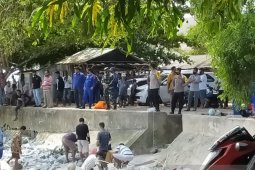 Polisi dampingi nelayan pasang tapal batas di Teluk Kelabat