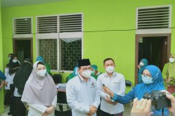 Wali Kota dan Wakil Wali Kota Metro terpilih ikut disuntik vaksin COVID-19