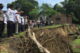 Kunjungi warga tanah bergerak, begini janji gubernur Aceh