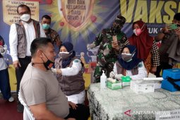 Vaksinasi perdana, Kapolres Batanghari orang pertama yang disuntik