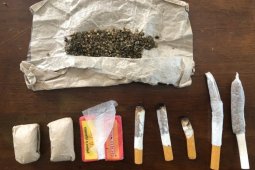 Sembilan pemuda digerebek pesta ganja di halaman sekolah