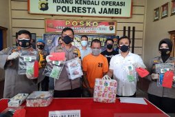 Polresta Jambi menyita 978 butir ekstasi yang dikirim melalui paket