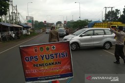 Petugas gabungan putarbalikkan puluhan mobil yang menuju Cianjur