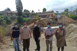 Bupati Dairi dampingi Ketua DPRD Sumut tinjau pengerjaan jalan longsor Sitinjo