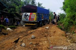Cianjur targetkan bangun 1.000 km jalan beton hingga 2022