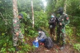 Satgas Pamtas amankan 18 PMI di jalan "tikus" perbatasan Indonesia dan Malaysia