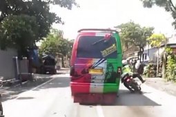 Viral di medsos, polisi tangkap pengemudi MPU serempet anggota Satlantas Probolinggo