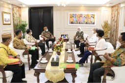 Gubernur Gorontalo serahkan sertifikat lahan lokasi BLK ke Menaker