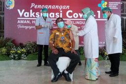Lebih 70 persen tenaga kesehatan di Tulungagung telah divaksin