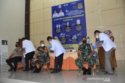Danrem dan Forkopimda Tapteng jadi orang pertama divaksin sinovac