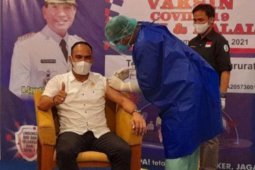 DPRD speaker get first COVID jab in Kotabaru