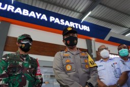 Kapolda-Pangdam V/Brawijaya cek penerapan prokes di Stasiun Pasar Turi Surabaya