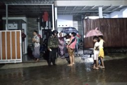 Debit air Sungai Bedadung Jember meluap hingga masuk permukiman